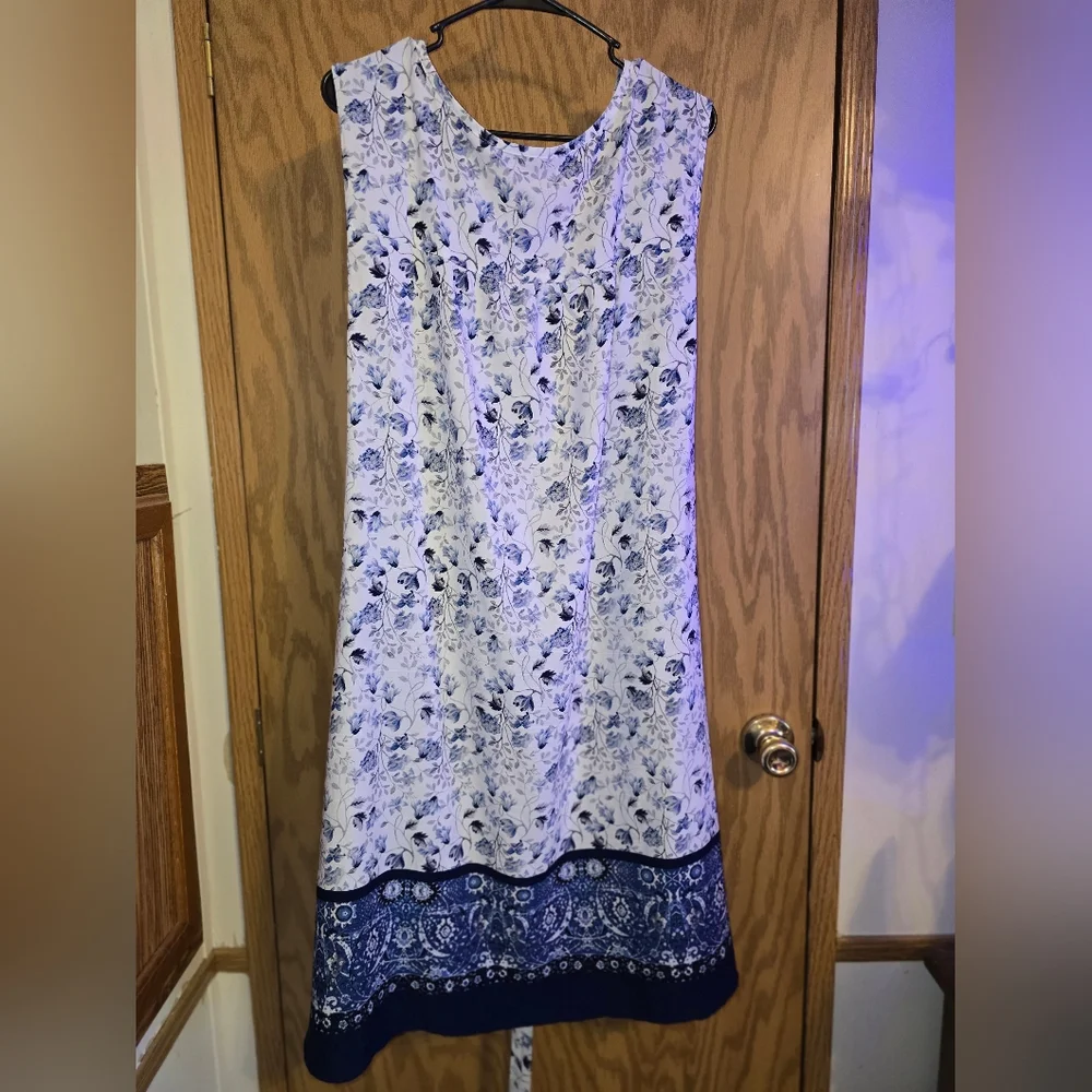 Floral Blue and White Dress - Picture 3 of 4